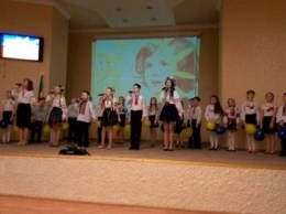 Харьковские гвардейцы провели со школьниками Покровска урок патриотизма