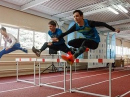 В Днепровской спортивной школе олимпийского резерва №3 открыли обновленный легкоатлетический манеж