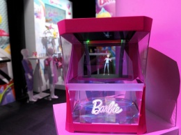 Mattel сделала куклу Барби в виде домашней голограммы