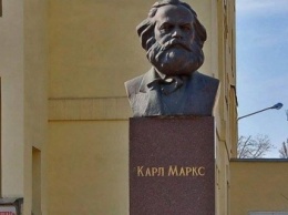 Бронепоезд, Маркс и Ленин: сколько в Киеве осталось советских памятников