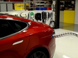 «Зарядкой-змеей» удивила Tesla Motors