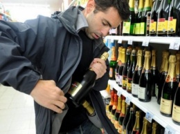 В Каховке из супермаркетов воруют алкоголь