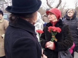 Белогвардейцы, наркоманы, страну развалили... Что в голове у одесской "ваты" (ВИДЕО)