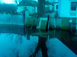 Оттепель в Доброполье: спасатели продолжают откачивать воду из жилых дворов