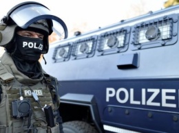 В Германии арестовали террориста, планировавшего заманить полицейских в ловушку и убить их самодельной бомбой