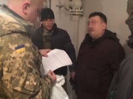 СБУ поймала на крупной взятке двух полковников