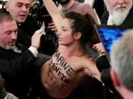 Активистка FEMEN пыталась сорвать выступление Марин Ле Пен в Париже