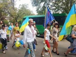 Комендант оккупированной Красногоровки похвастался, как заставляет местных стоять с плакатами "Я люблю Украину", чтобы дискредитировать их перед Донецком