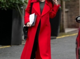 Беременная жена Джорджа Клуни на прогулке в Лондоне