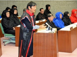 В японском городе Ига мэр и члены муниципалитета пришли на заседание в костюмах ниндзя