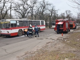 В Николаеве загорелся троллейбус