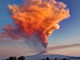В Италии проснулся высочайший вулкан Европы: появилось видео