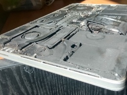 Фотофакт: MacBook Pro взорвался в руках владельца
