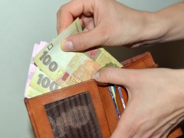 Средняя зарплата в Украине уменьшилась на 467 грн