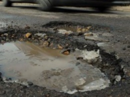 Суровое бездорожье в Харьковской области: какие дороги пообещали отремонтировать