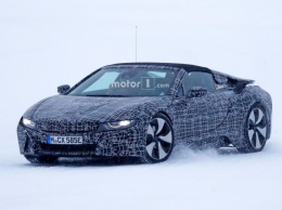 Открытый BMW i8 Spyder тестируют в суровых зимних условиях