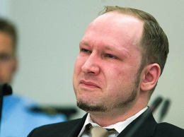 Суд Норвегии отказал Брейвику, который жаловался на "нечеловеческие" условия в трехкомнатной камере