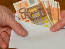 Доверчивая запорожанка отдала 1000 евро неизвестному мужчине