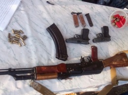 Полицейские изъяли у крымчанина автомат, два пистолета и боеприпасы (ФОТО)