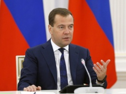 Медведев заявил, что в России нет дефицита мяса, овощей и фруктов
