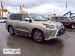 В сети появились фотографии обновленного Lexus LX