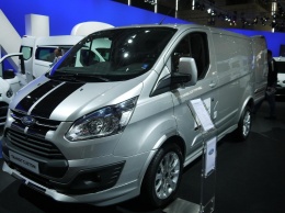 В Internet опубликованы фотографии обновленного фургона Ford Transit Custom