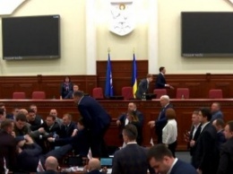 Требование об отставке Кличко переросло в драку в Киевсовете