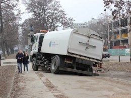 Ирония судьбы. Авто коммунальщиков провалилось под асфальт (Фото)