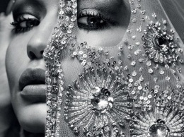 Роскошь и стиль: Джиджи Хадид появилась на обложке первого в истории выпуска арабского Vogue