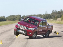 Пикап Toyota Hilux модифицировали после провала «лосиного» теста [видео]