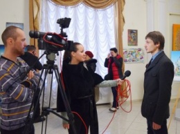 «Кордебалет Красок»: в Черноморске открылась выставка картин Константина Лопушанского (фото)