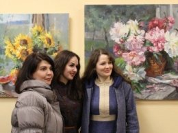 "Магия весны": николаевские художницы открыли выставку нежных и теплых картин о весне (ФОТОРЕПОРТАЖ)