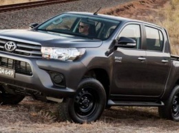 Toyota доработала пикап Hilux после провала «лосиного теста»