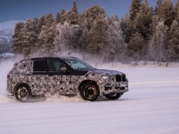 В Сети появились первые официальные фото нового BMW X3  на тестах