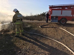Пожарные бьют тревогу: в Крыму горит трава