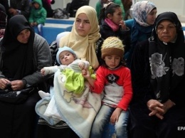 Австрия предложила открыть центры для беженцев за пределами ЕС