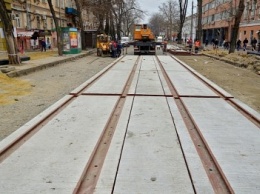 На центральной улице Одессы уложили железобетон (ФОТО)