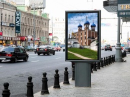 В Запорожской области на женщину упал рекламный щит