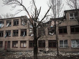 Из-за обстрелов в Ясиноватой сгорели жилые дома, в Адеевке нет света и воды