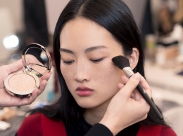 Инструкция: макияж с показа Dior в гифках