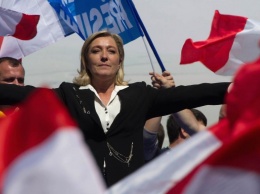 Олланд: "Крайне правые не были так популярны 30 лет. Но Франция не уступит"