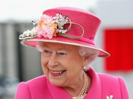 90-летняя королева Британии оседлала коня (фото)