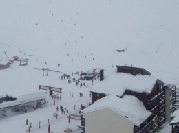 Лавина накрыла лыжный курорт во Франции: появились фото и видео