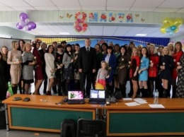 Славянские полицейские поздравили своих женщин-коллег с главным праздником весны