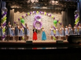 "О, женщина, тебя прекрасней нет!" - в Доброполье состоялся праздничный концерт к 8 марта (ФОТО)