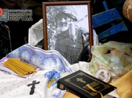 «В день его смерти был бы год, как он пришел на войну»: похороны павлоградца, погибшего в АТО
