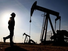 Цена нефти Brent за день рекордно упала до 53 долларов за баррель