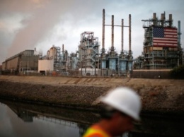 Министерство энергетики США обрушило цену на нефть на 4%
