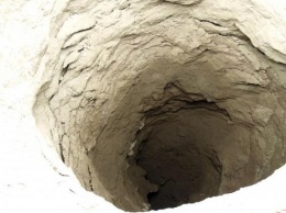 В Липецке мужчина провалился в восьмиметровую яму