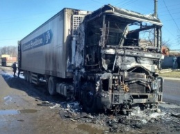 В Кировоградской области дотла сгорел дорогой грузовик. ФОТО